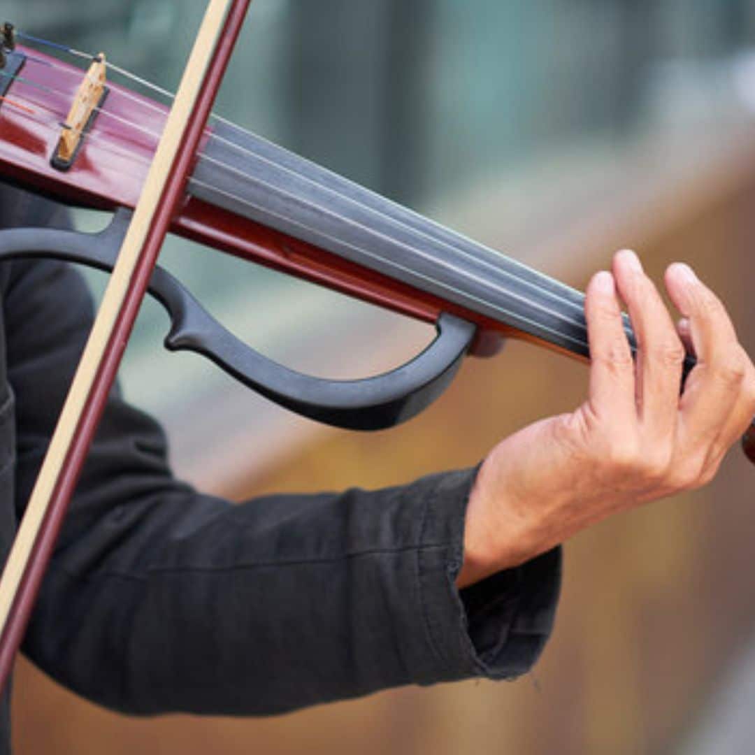 Hire Female Electric Violinist in Dubai I Bella Entertainment