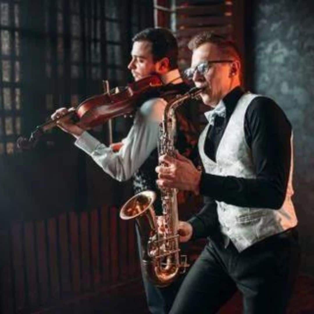 Violinist and sax duo