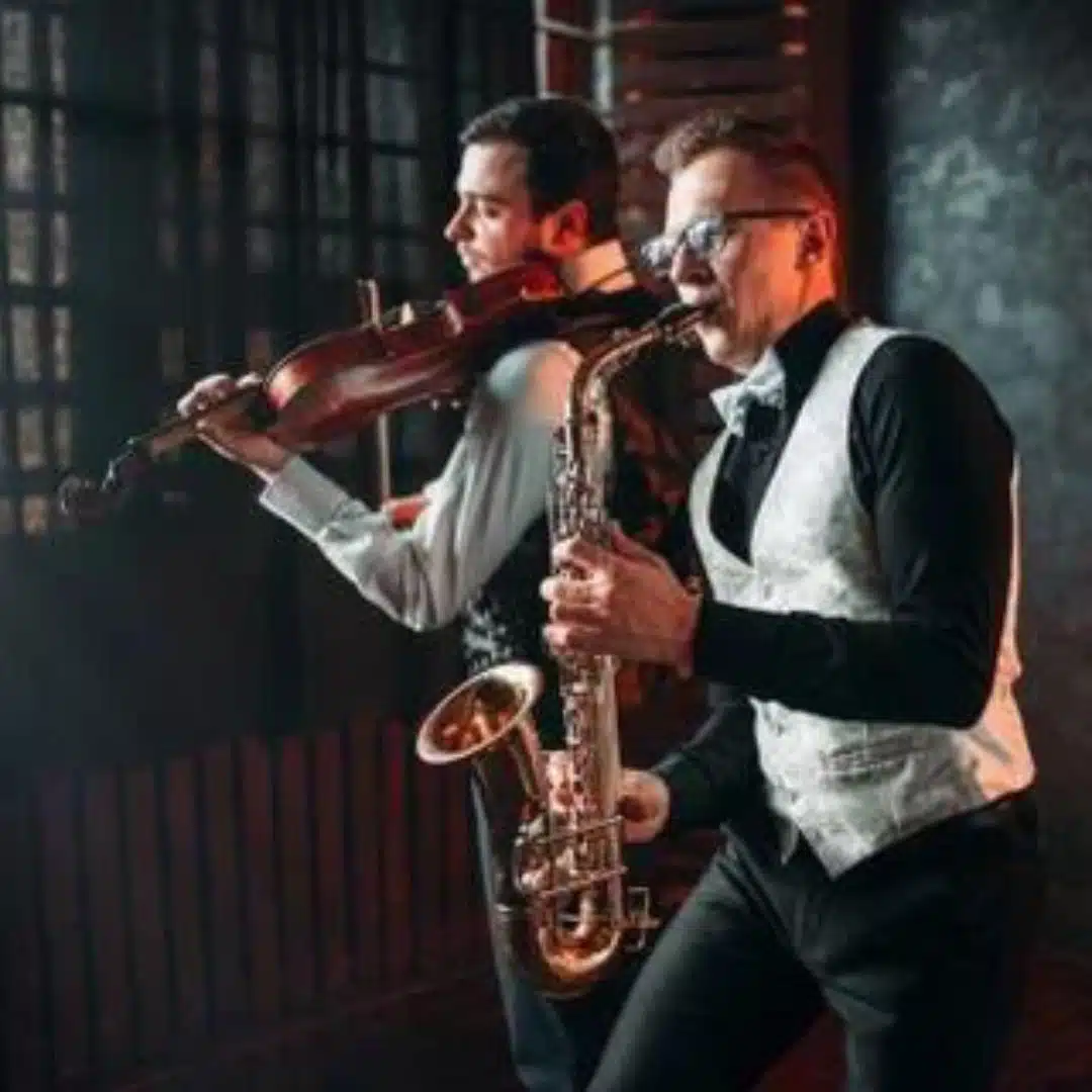 Violinist and sax duo