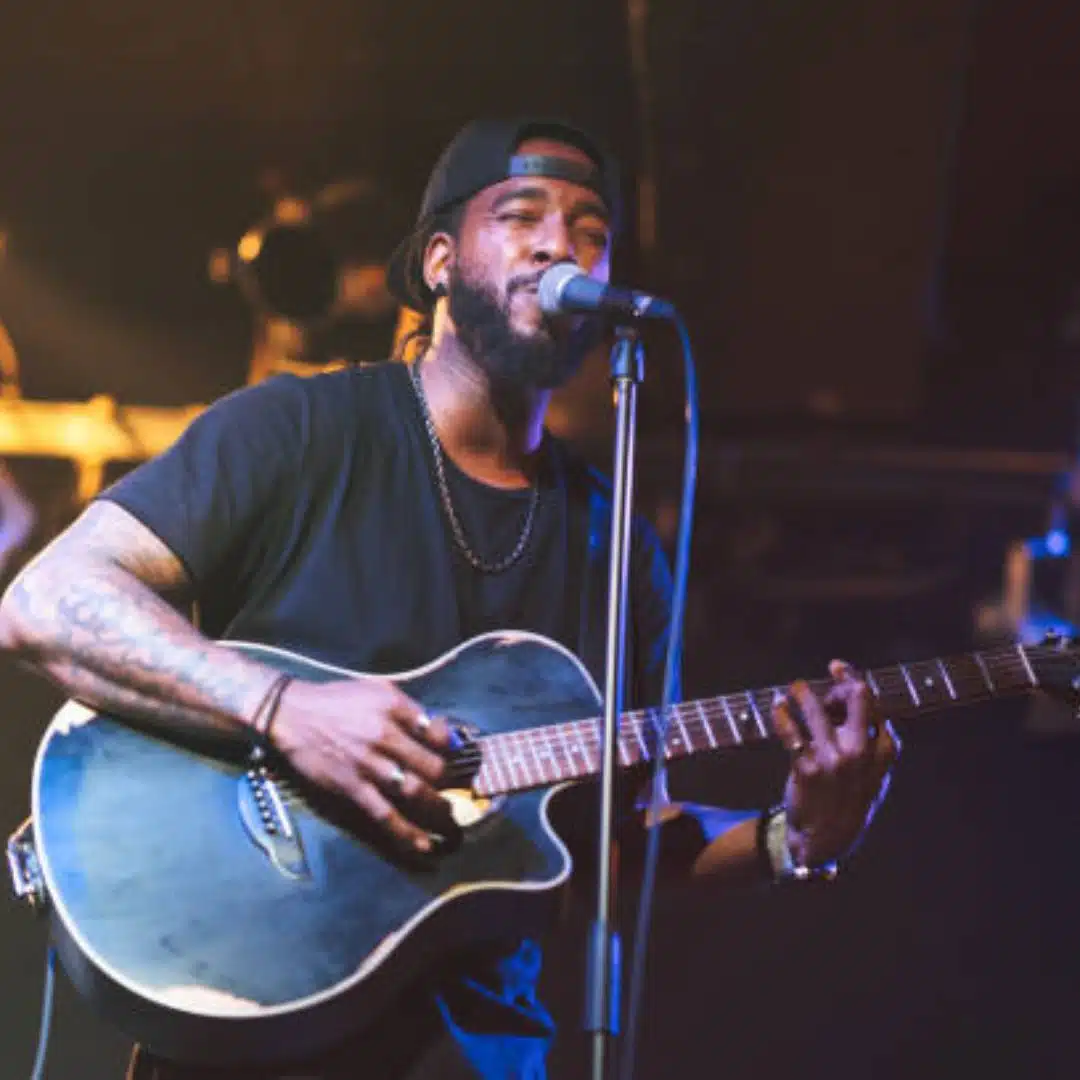 Solo accoustic vocalist