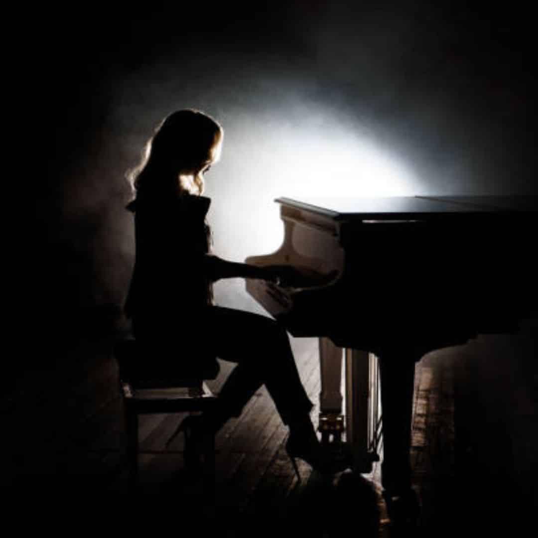Female pianist abu dhabi