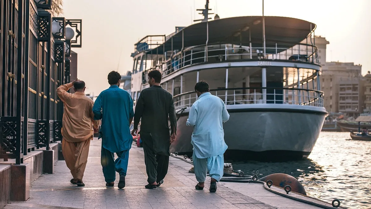 What to Expect When You Book Entertainment in Dubai Online