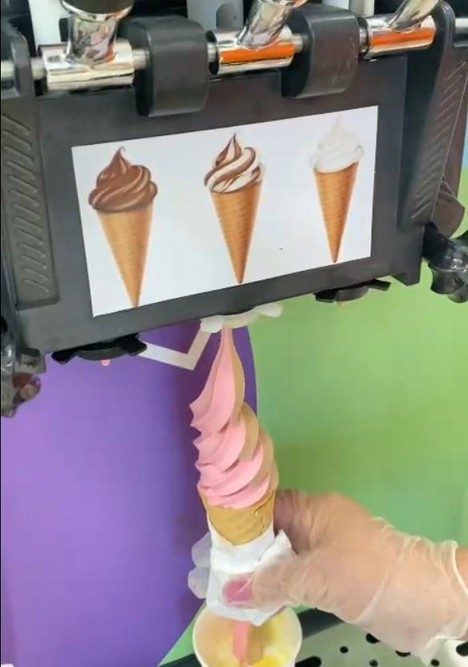 Ice cream machine, cones and cups rental in Dubai